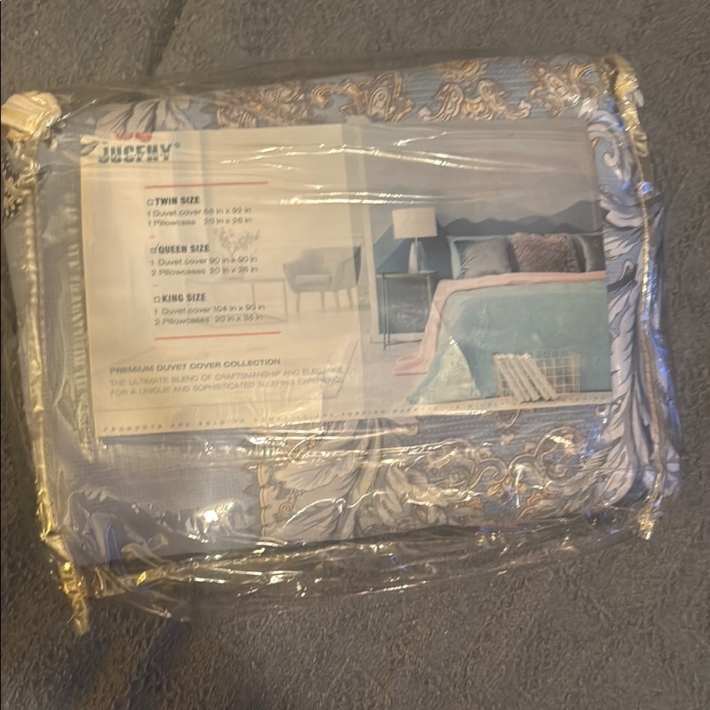 Elegant Blue and Cream Duvet Bedding Set - Picture 6 of 7